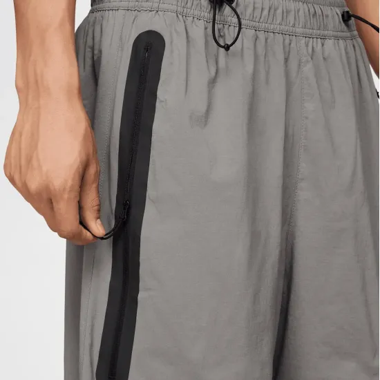 Штани Nike Tech Woven Oversized Trousers HM7158-014