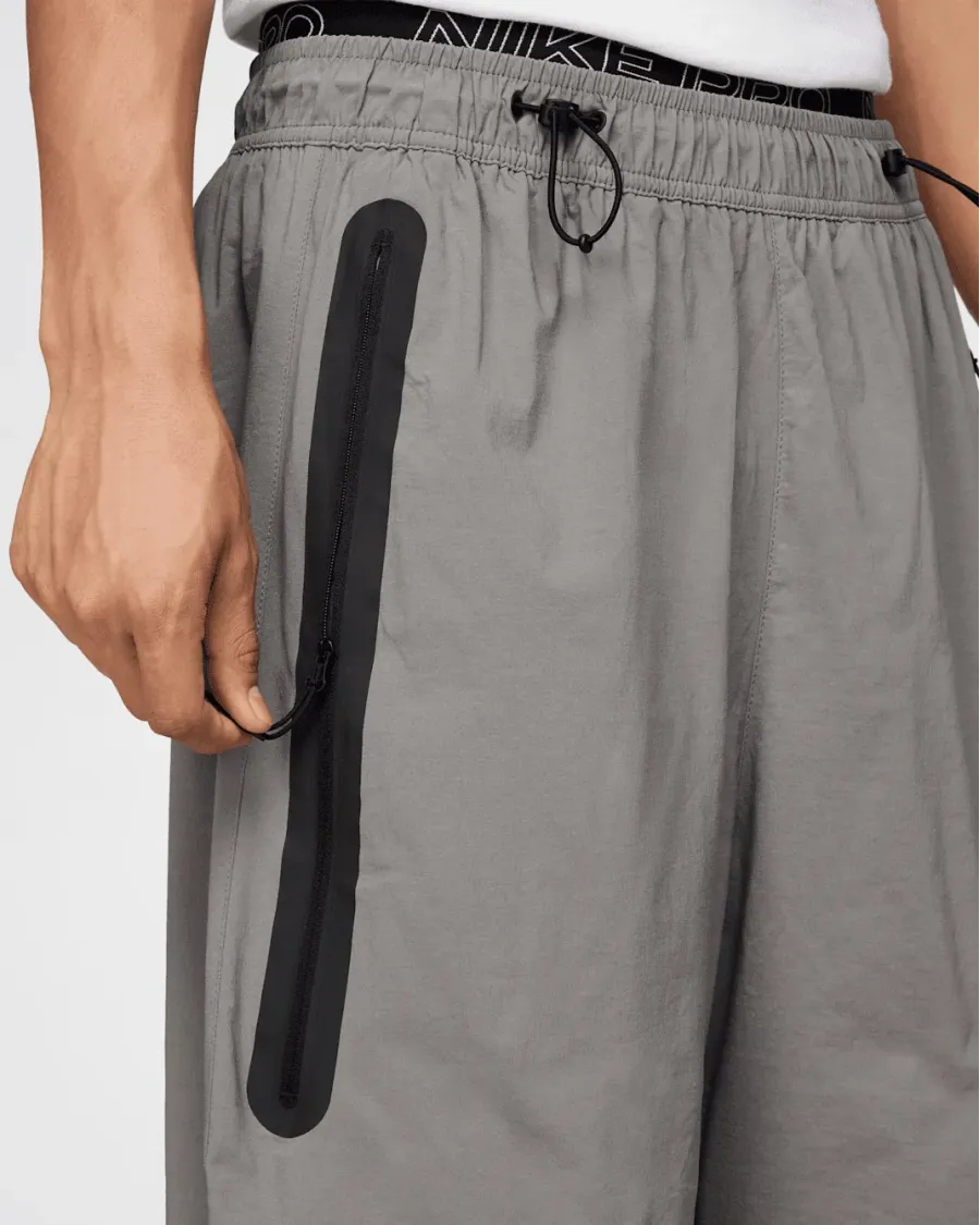 Штани Nike Tech Woven Oversized Trousers HM7158-014