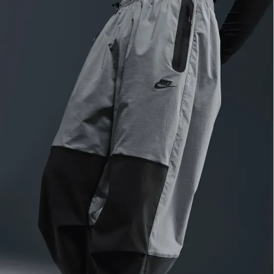 Штани Nike Tech Woven Oversized Trousers HM7158-065
