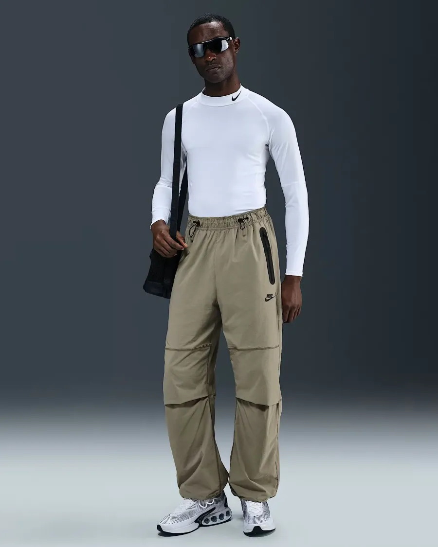 Штани Nike Tech Woven Oversized Trousers HM7158-320