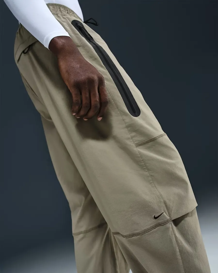 Штани Nike Tech Woven Oversized Trousers HM7158-320