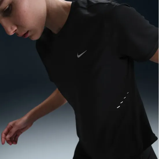 Футболка Nike Swift Dri-FIT HM9698-010