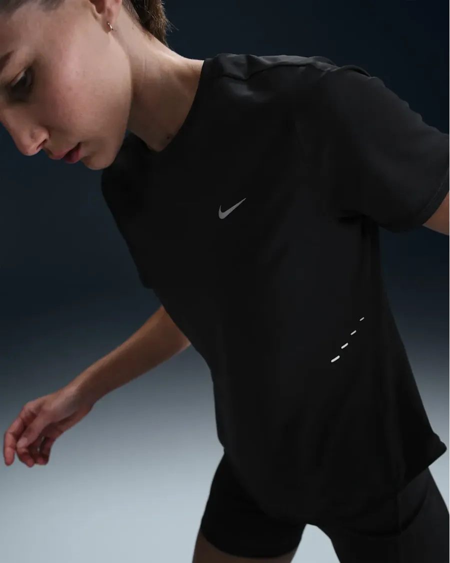 Футболка Nike Swift Dri-FIT HM9698-010