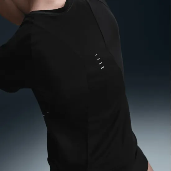 Футболка Nike Swift Dri-FIT HM9698-010