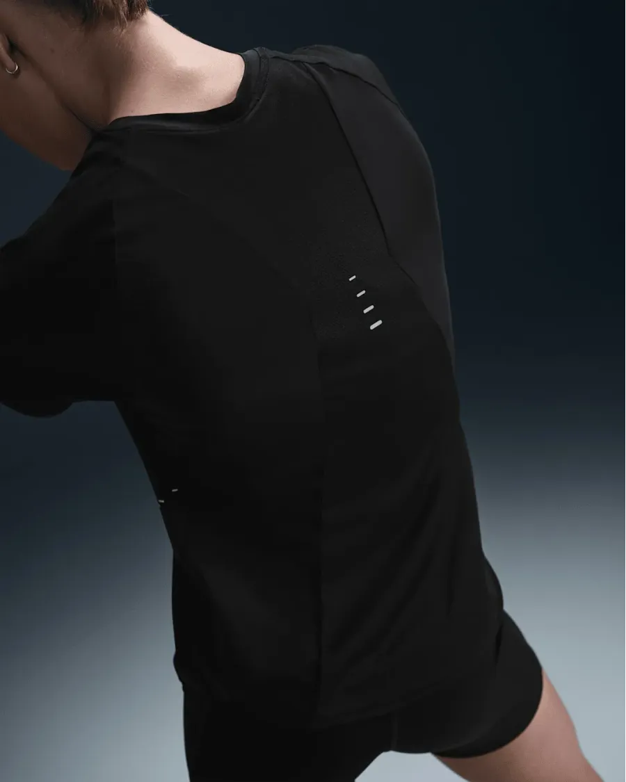 Футболка Nike Swift Dri-FIT HM9698-010