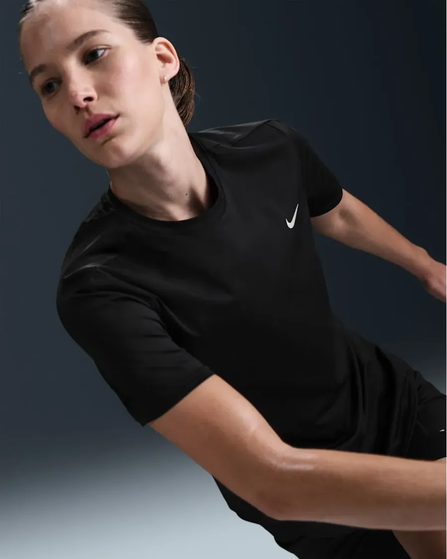 Футболка Nike Swift Dri-FIT HM9698-010