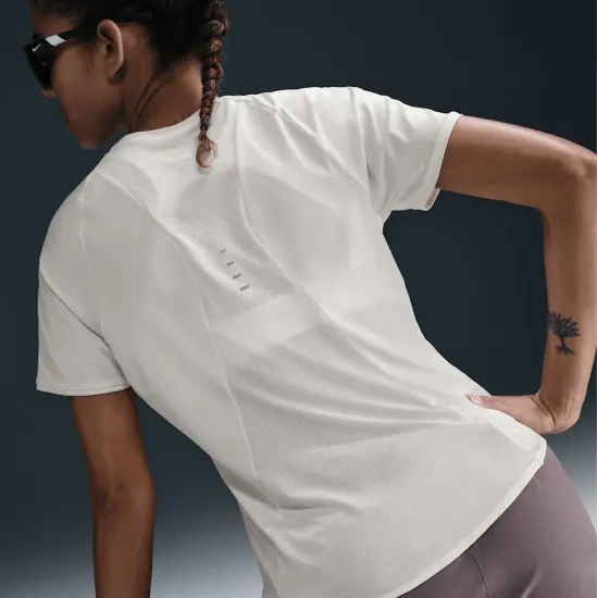 Футболка Nike Swift Dri-FIT HM9698-133