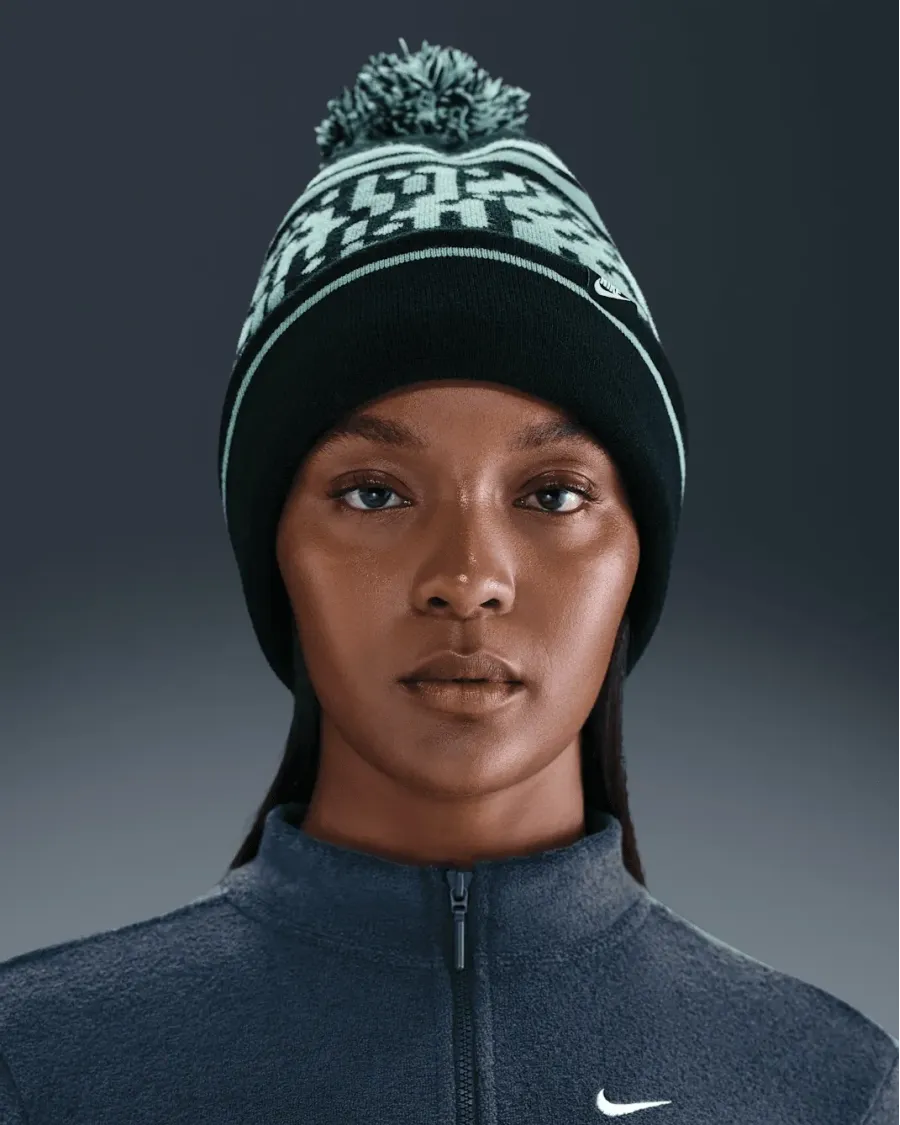Шапка Nike Peak Outdoor HQ0355-010