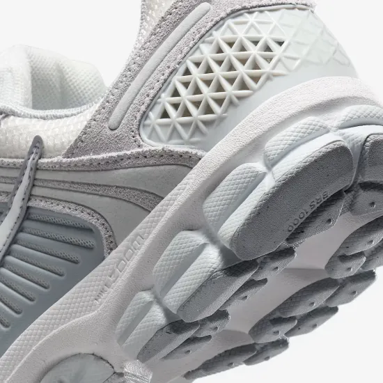 Кросівки Nike Zoom Vomero 5 HQ0458-001