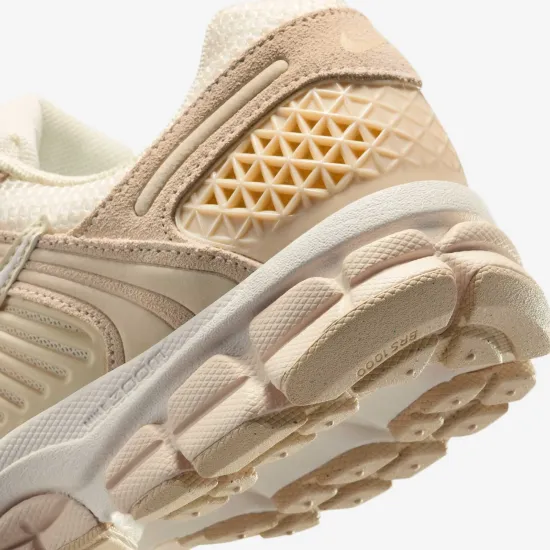 Кросівки Nike Zoom Vomero 5 HQ0458-200