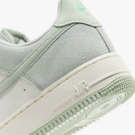 Кросівки Nike Air Force 1 Low '07 SE HQ1497-099