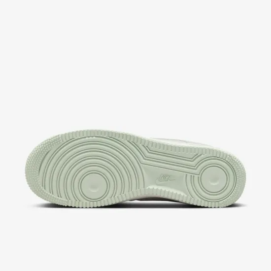 Кросівки Nike Air Force 1 Low '07 SE HQ1497-099