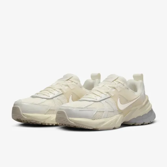 Кросівки Nike V2K Run HQ1512-110