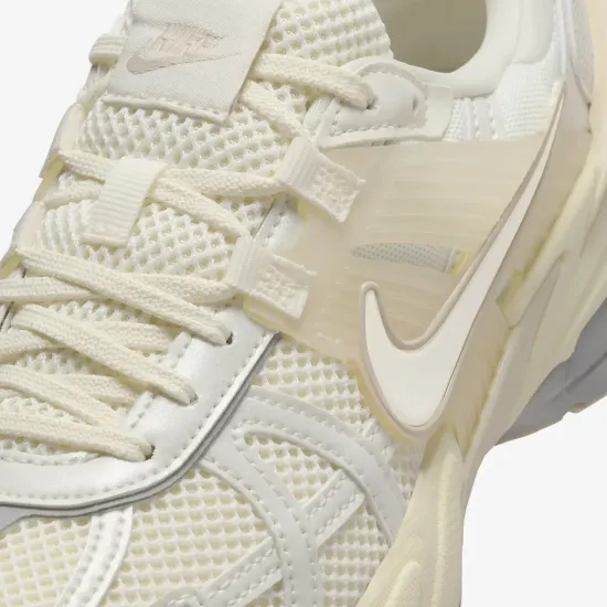 Кросівки Nike V2K Run HQ1512-110