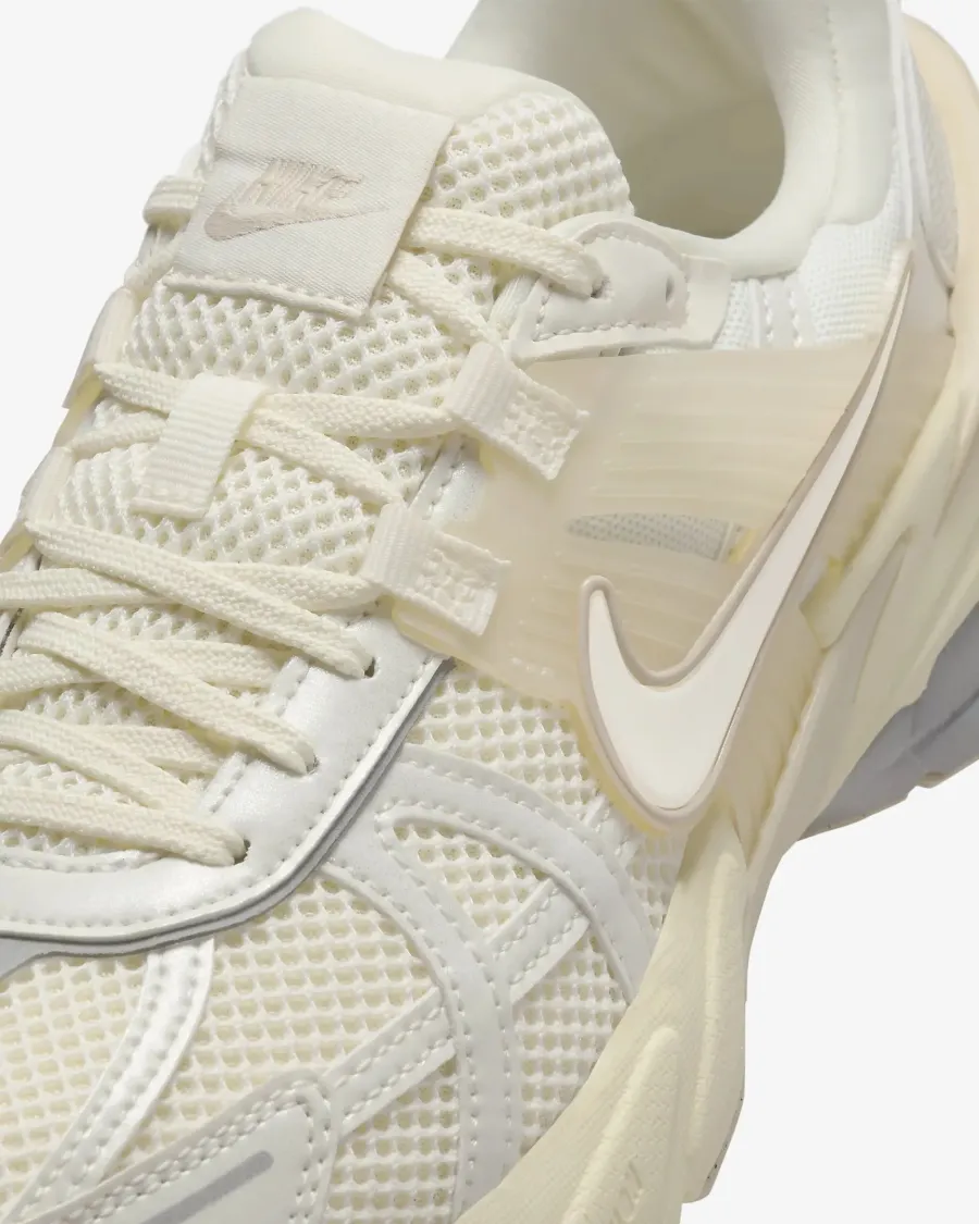 Кросівки Nike V2K Run HQ1512-110