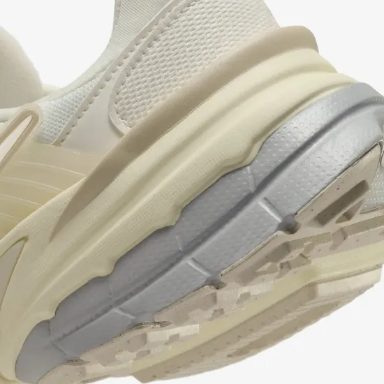 Кросівки Nike V2K Run HQ1512-110