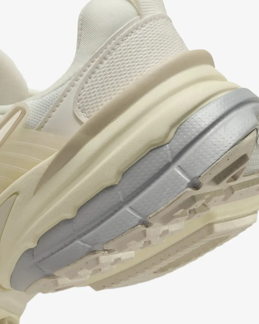 Кросівки Nike V2K Run HQ1512-110