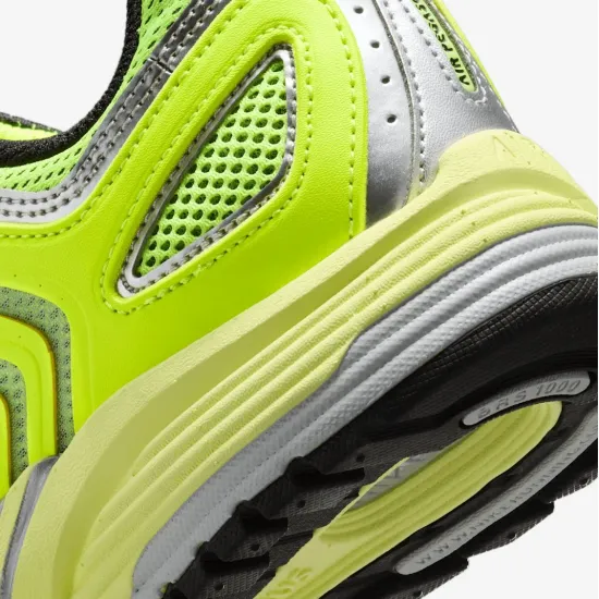 Кросівки Nike Air Pegasus 2K5 HQ1675-700