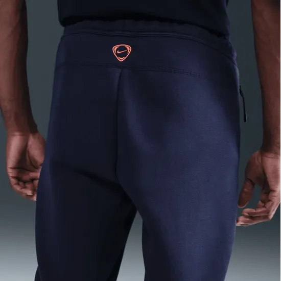 Штани Nike FC Barcelona Tech Fleece HQ1901-410