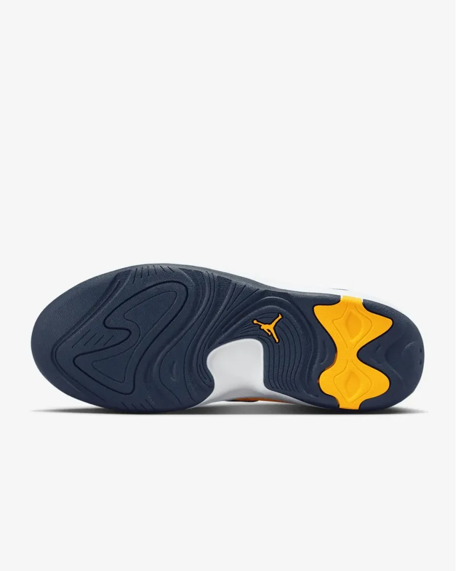Кросівки Nike Air Jordan Max Aura 7 HQ2091-102