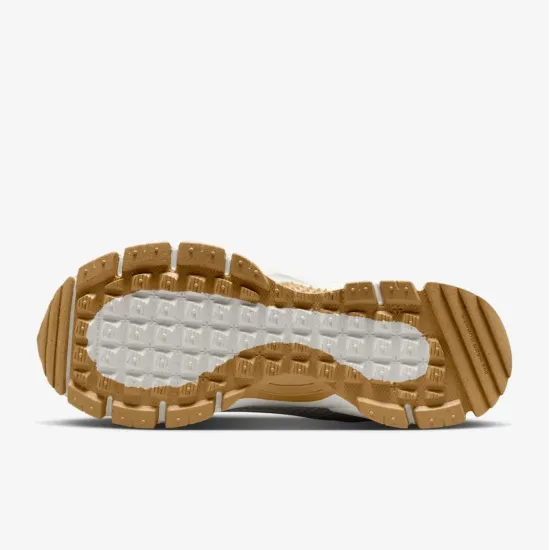 Кросівки Nike Zoom Vomero 5 Roam HQ2181-100