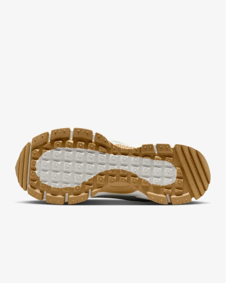 Кросівки Nike Zoom Vomero 5 Roam HQ2181-100