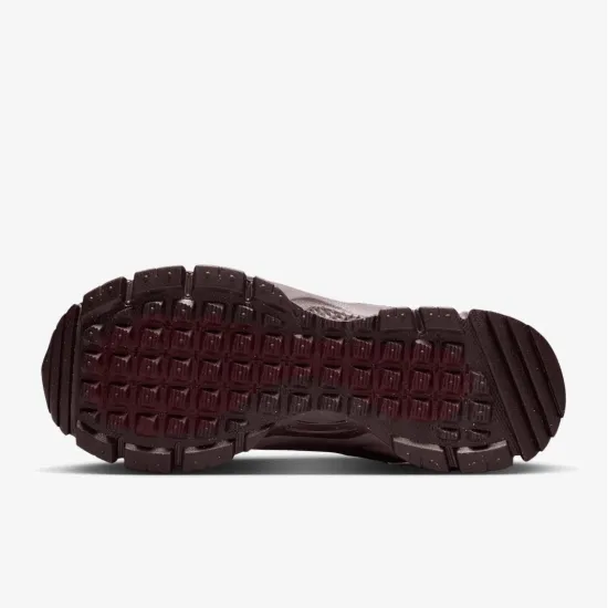 Кросівки Nike Zoom Vomero 5 Roam HQ2181-500