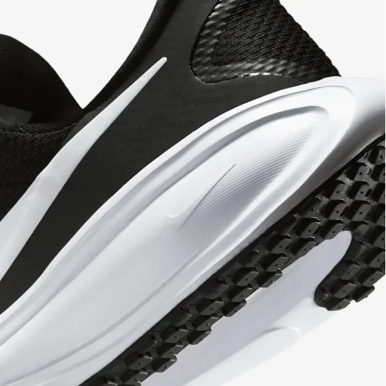 Кросівки Nike Revolution 8 EasyOn Road Running HQ2415-001