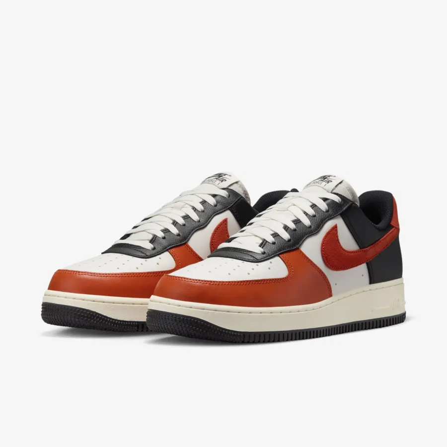 Кросівки Nike Air Force 1 Low '07 LV8 HQ4987-010