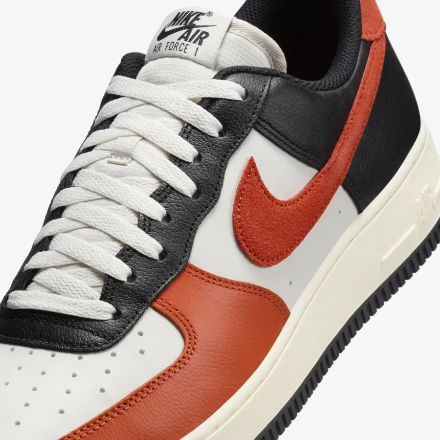 Кросівки Nike Air Force 1 Low '07 LV8 HQ4987-010