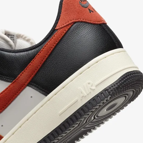 Кросівки Nike Air Force 1 Low '07 LV8 HQ4987-010