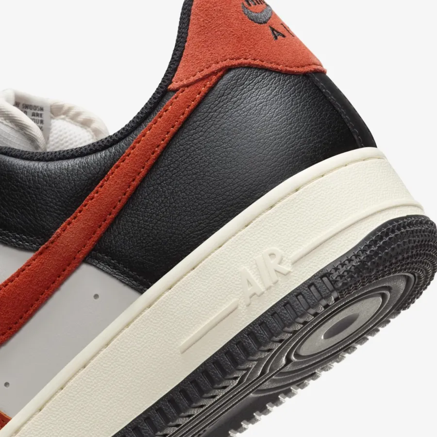Кросівки Nike Air Force 1 Low '07 LV8 HQ4987-010