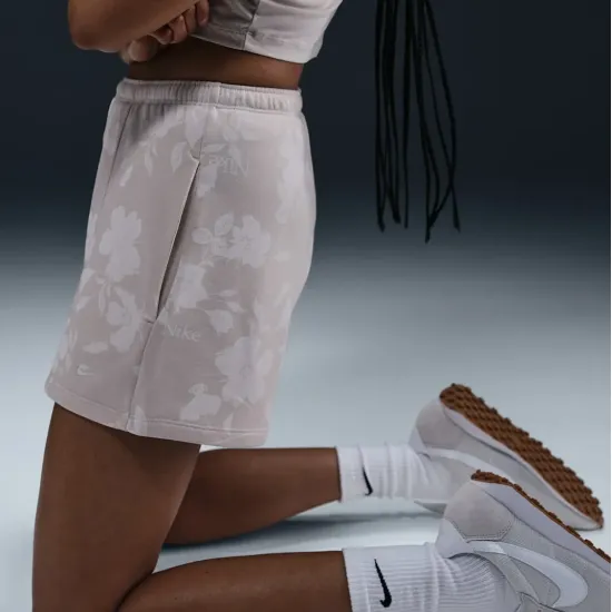 Шорти Nike Sportswear Chill Terry HQ5704-104