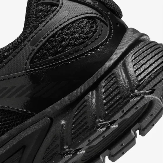 Кросівки Nike V5 RNR HQ6411-002