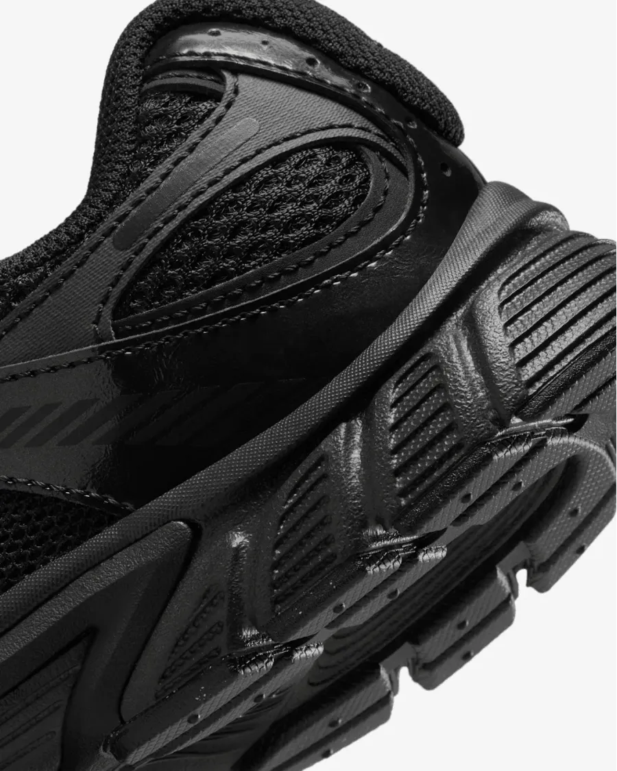 Кросівки Nike V5 RNR HQ6411-002