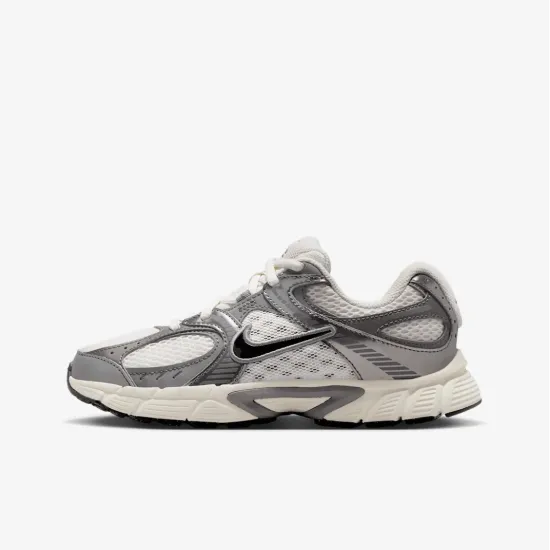 Кросівки Nike V5 RNR HQ6411-003