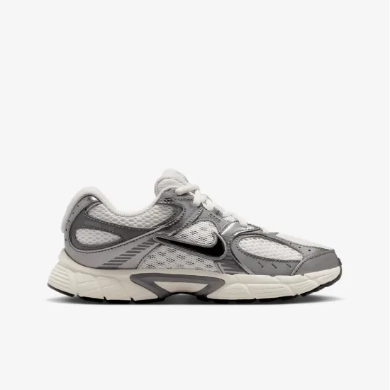 Кросівки Nike V5 RNR HQ6411-003