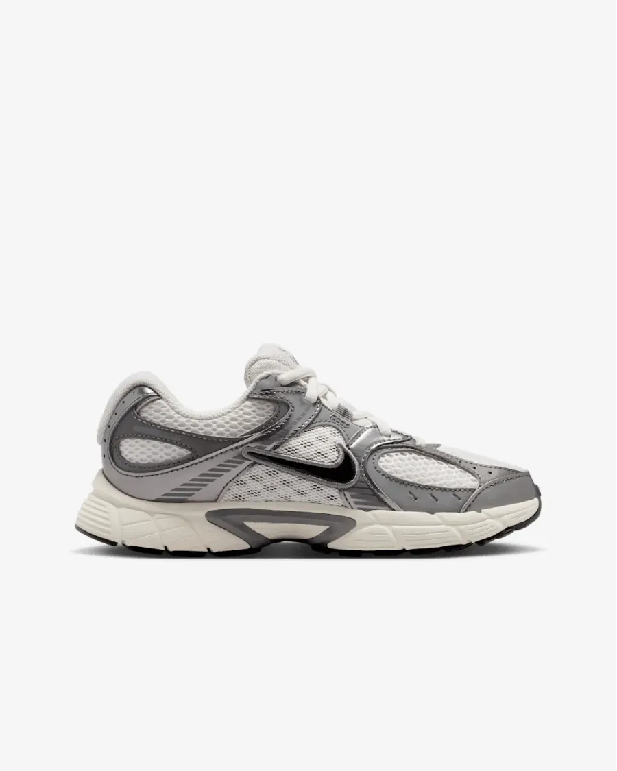 Кросівки Nike V5 RNR HQ6411-003