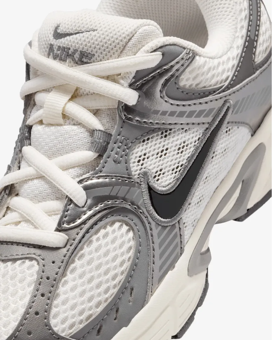 Кросівки Nike V5 RNR HQ6411-003