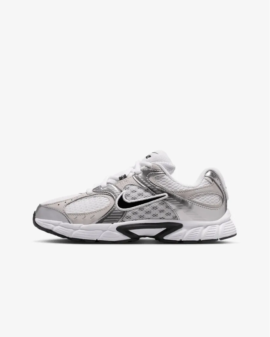 Кросівки Nike V5 RNR HQ6411-100