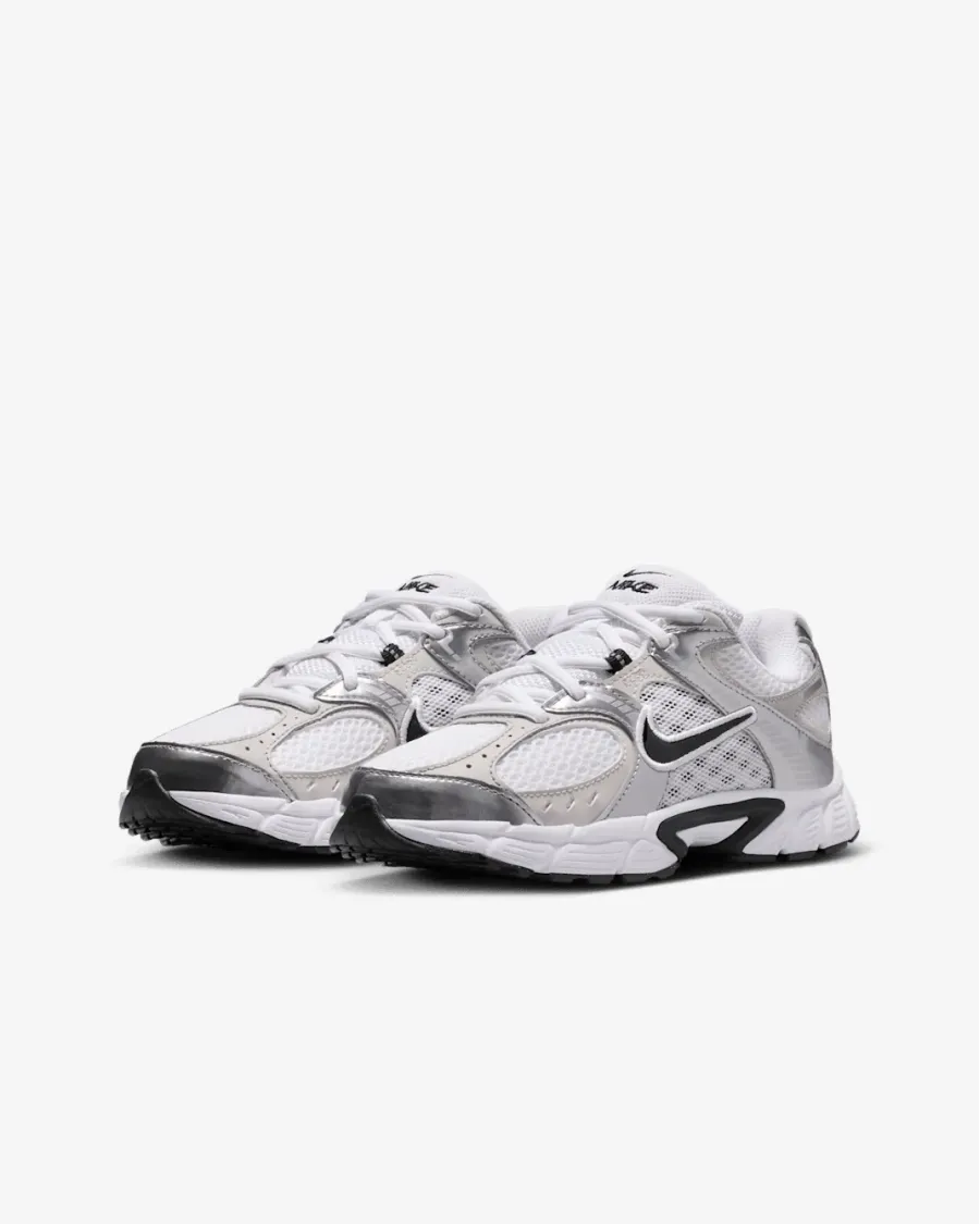 Кросівки Nike V5 RNR HQ6411-100