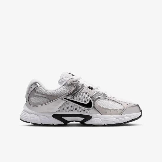 Кросівки Nike V5 RNR HQ6411-100
