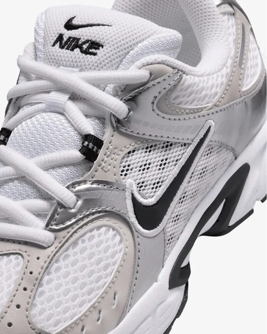 Кросівки Nike V5 RNR HQ6411-100