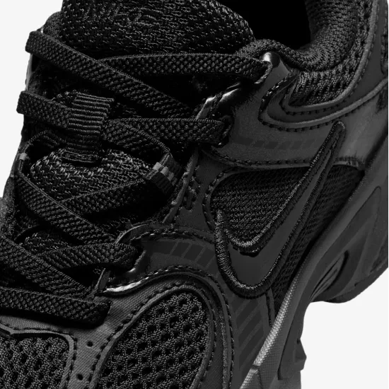 Кросівки Nike V5 RNR HQ6412-002