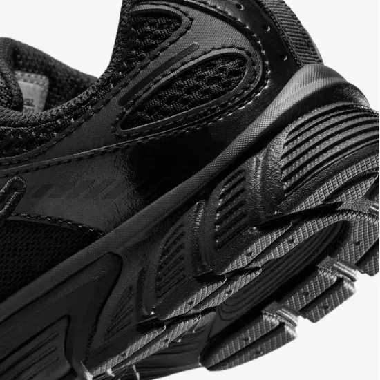 Кросівки Nike V5 RNR HQ6412-002