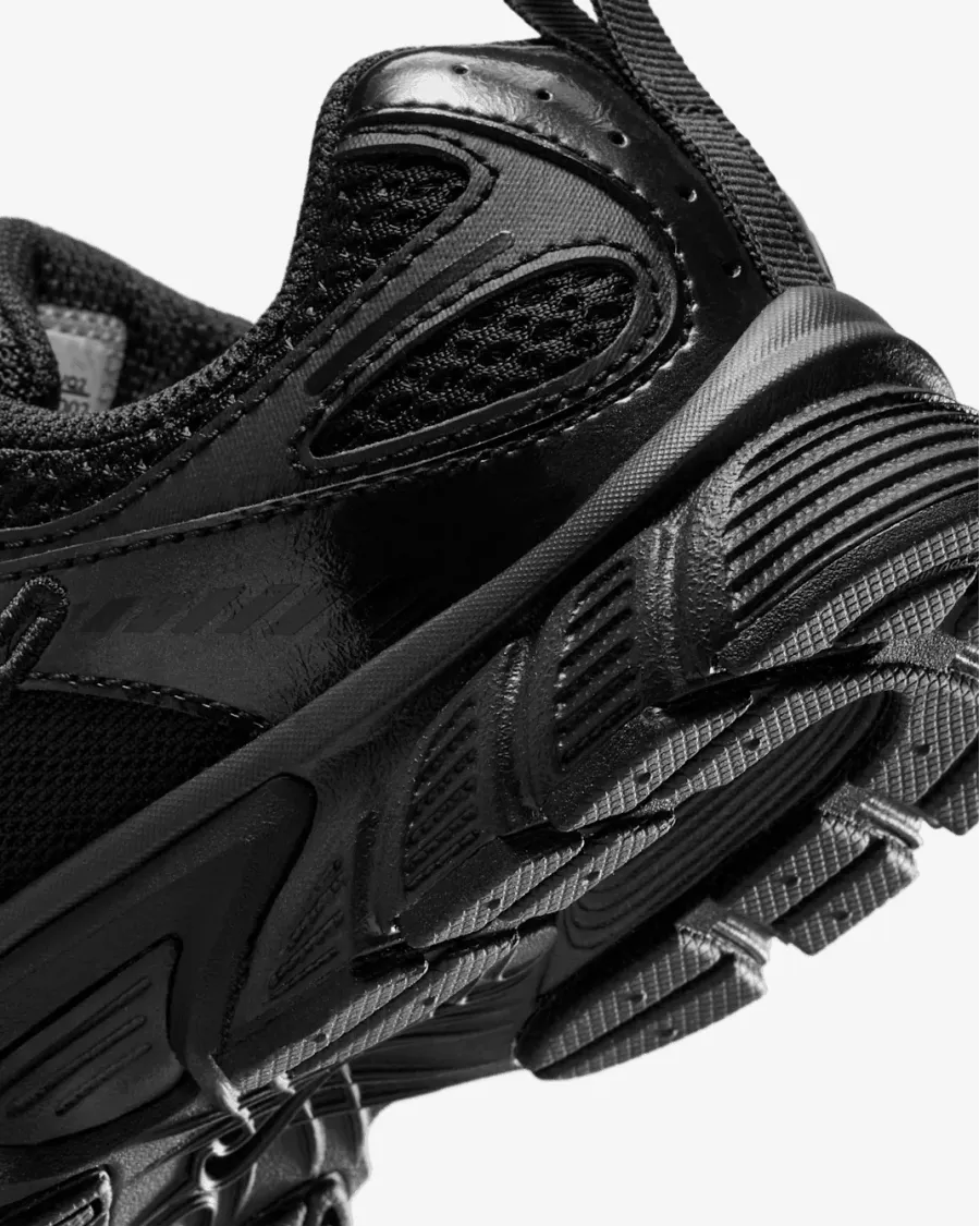 Кросівки Nike V5 RNR HQ6412-002