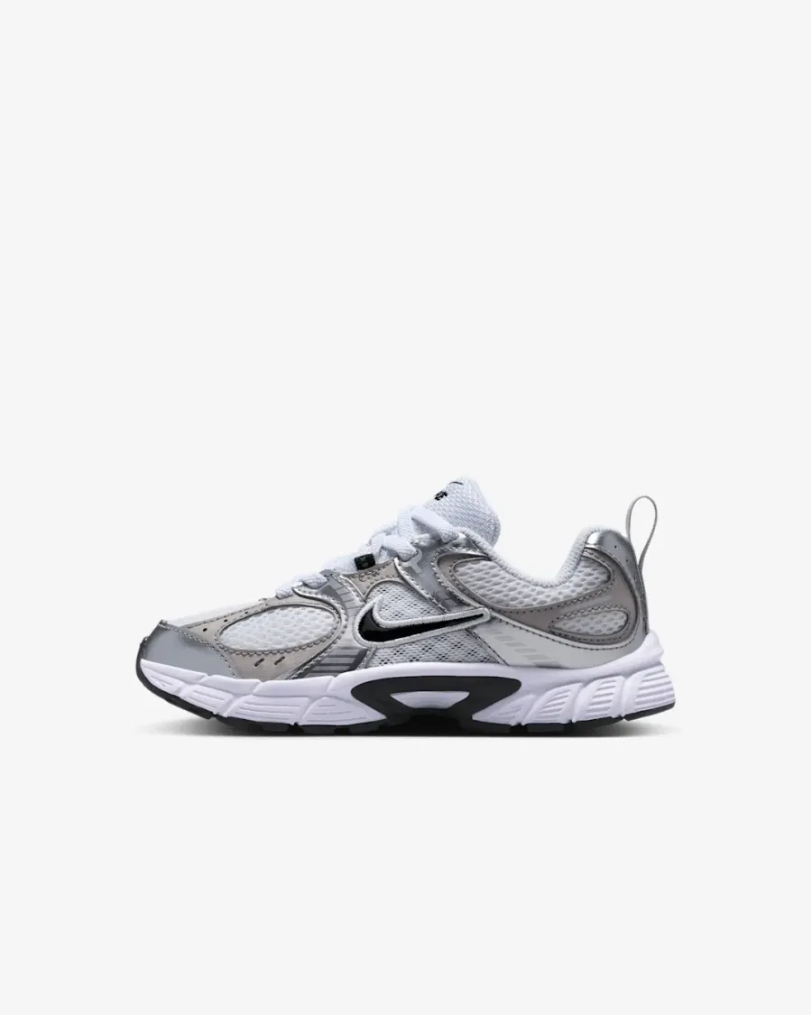 Кросівки Nike V5 RNR HQ6412-100