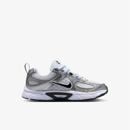Кросівки Nike V5 RNR HQ6412-100