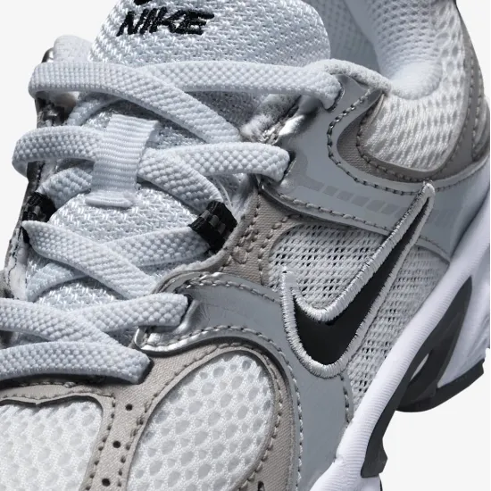 Кросівки Nike V5 RNR HQ6412-100