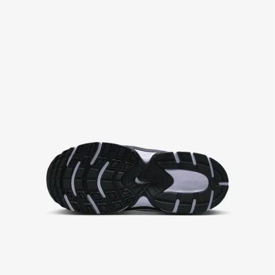 Кросівки Nike V5 RNR HQ6412-100